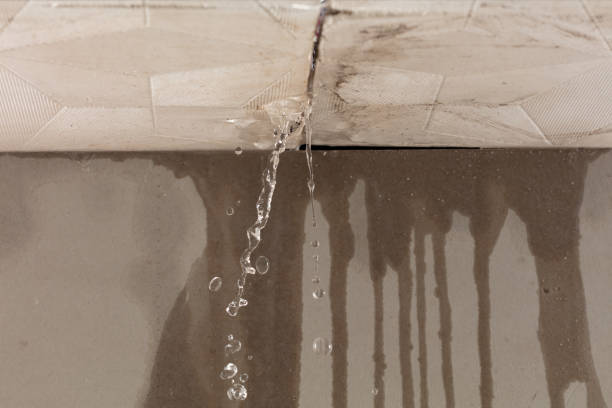 Professional Sewage Cleanup technician working in Ridgecrest, FL